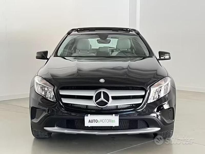 Usata Mercedes GLA180 Executive 122 CV (89 kW) 2016 Nero SUV