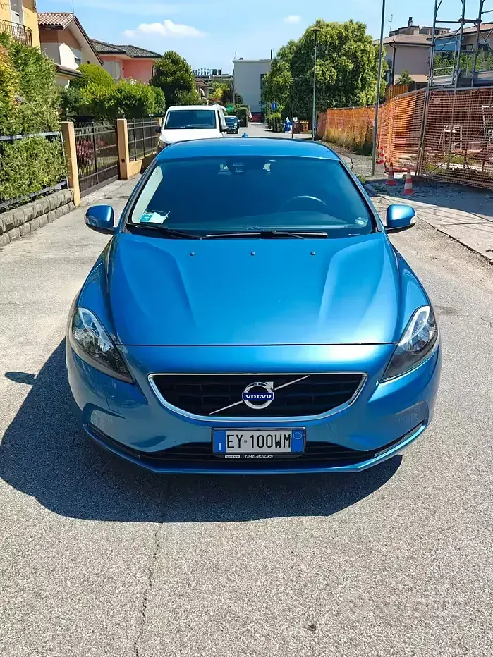 Usata Volvo V40 120 CV (88 kW) 2016 Blu Berlina