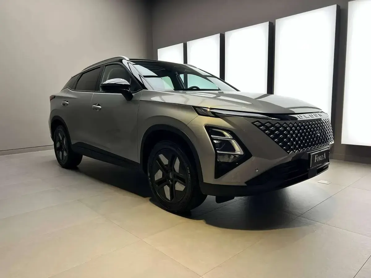 Usata Omoda 5 147 CV (108 kW) 2026 Aviation silver & black roof SUV