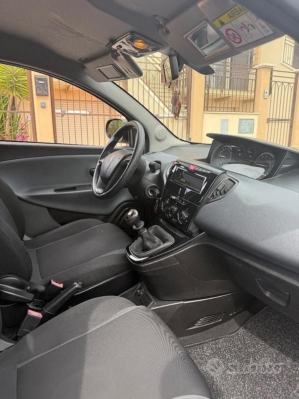 Usata Lancia Ypsilon 69 CV (50 kW) 2016 Utilitaria