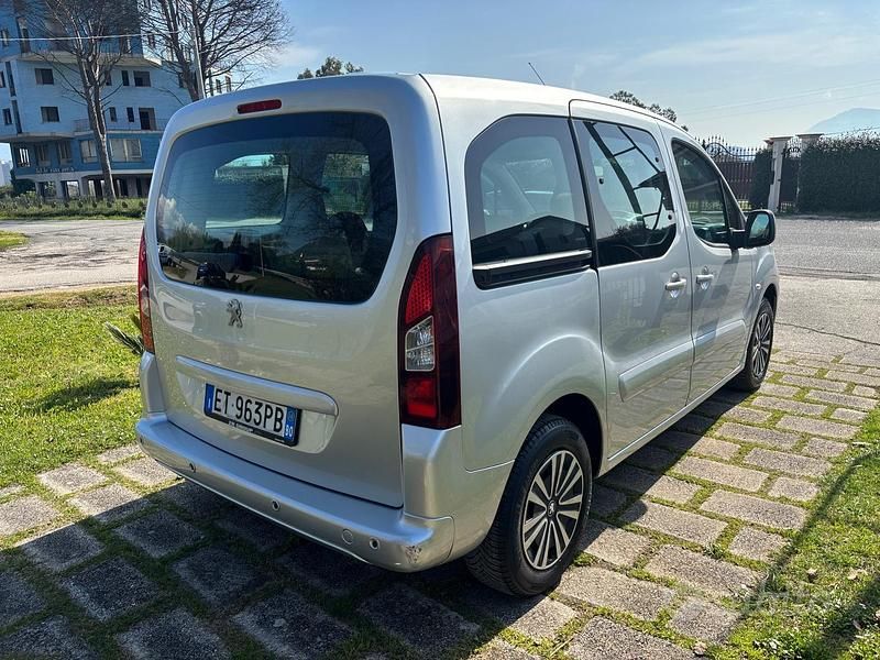 Usata Peugeot Partner Tepee 92 CV (67 kW) 2014 Grigio Monovolume