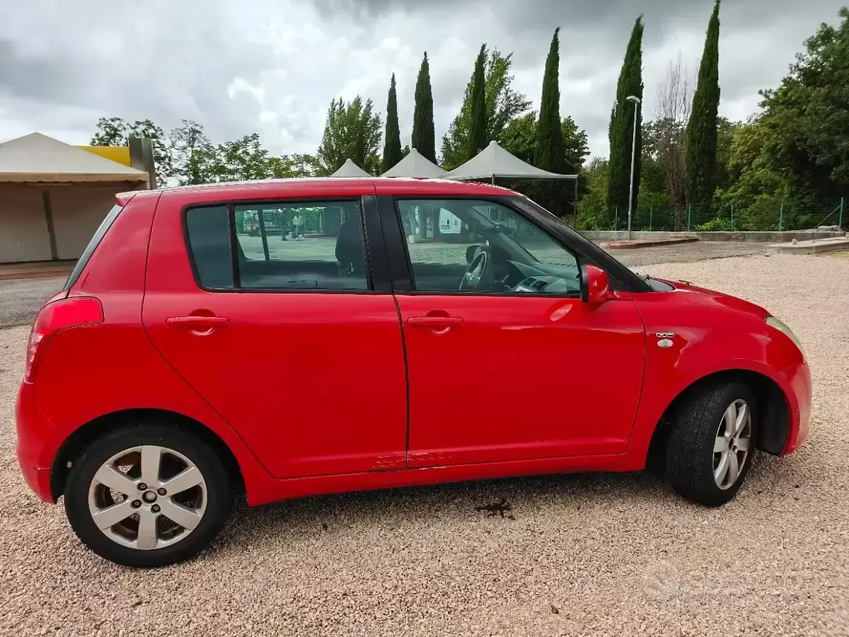 Usata Suzuki Swift 75 CV (55 kW) 2009 Rosso Utilitaria