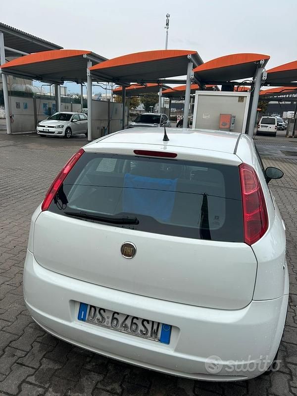 Usata Fiat Grande Punto 75 CV (55 kW) 2008 Bianco Utilitaria