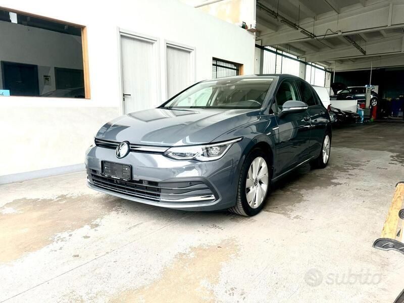 Grigio Usata 2020 VW Golf VII Edition Tre volumi | 21.300 € (Buon prezzo) - Immagine 1/4
