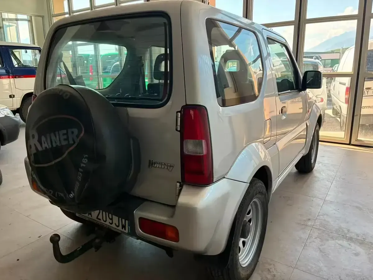 Usata Suzuki Jimny 85 CV (62 kW) 2006 Argento SUV