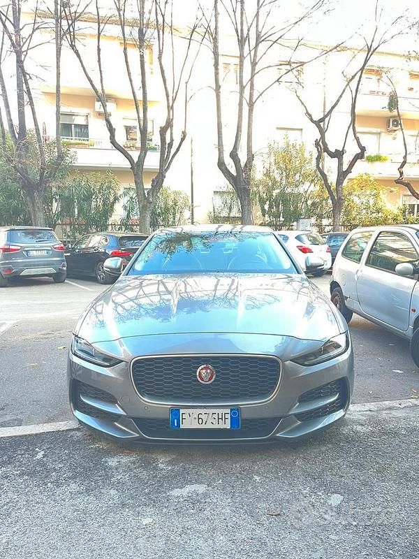 Usata Jaguar XE 180 CV (132 kW) 2019 Grigio Berlina