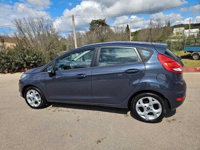 Usata Ford Fiesta Titanium 70 CV (51 kW) 2012 Blu Utilitaria
