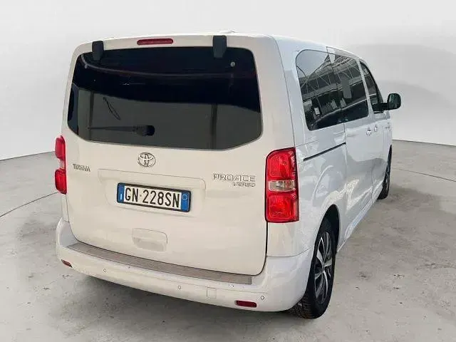 Usata Toyota Proace Verso Lounge 150 CV (110 kW) 2023 Bianco Station wagon