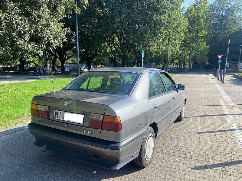 Usata Lancia Dedra 88 CV (64 kW) 1990 Grigio Berlina