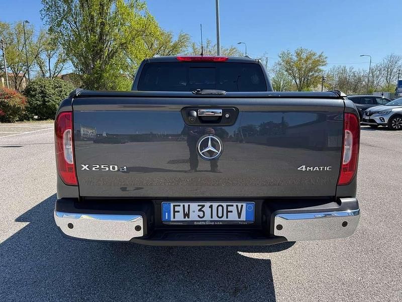 Usata Mercedes X250 190 CV (139 kW) 2017 Grigio Pick-up