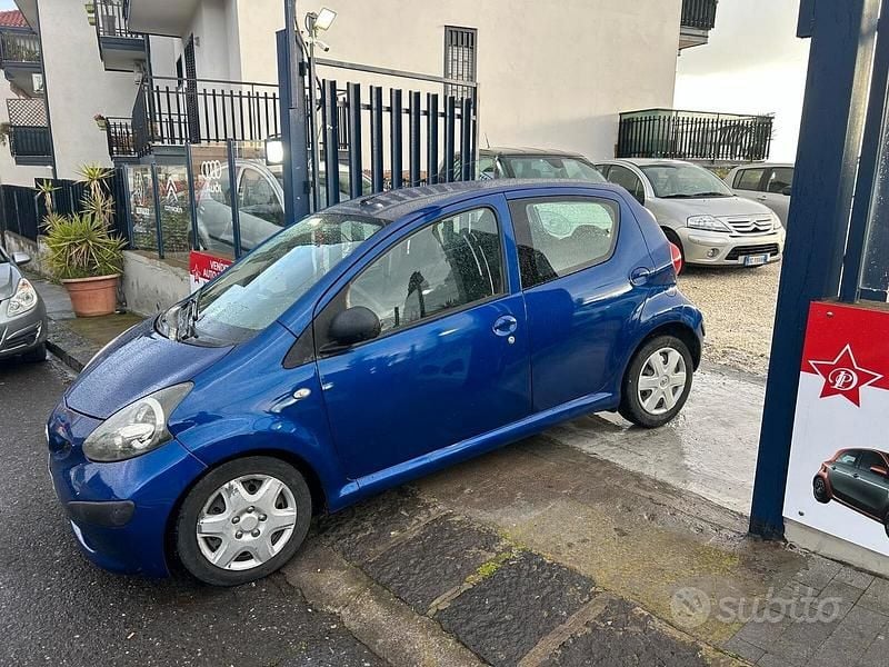 Usata Toyota Aygo 92 CV (67 kW) 2007 Blu Utilitaria
