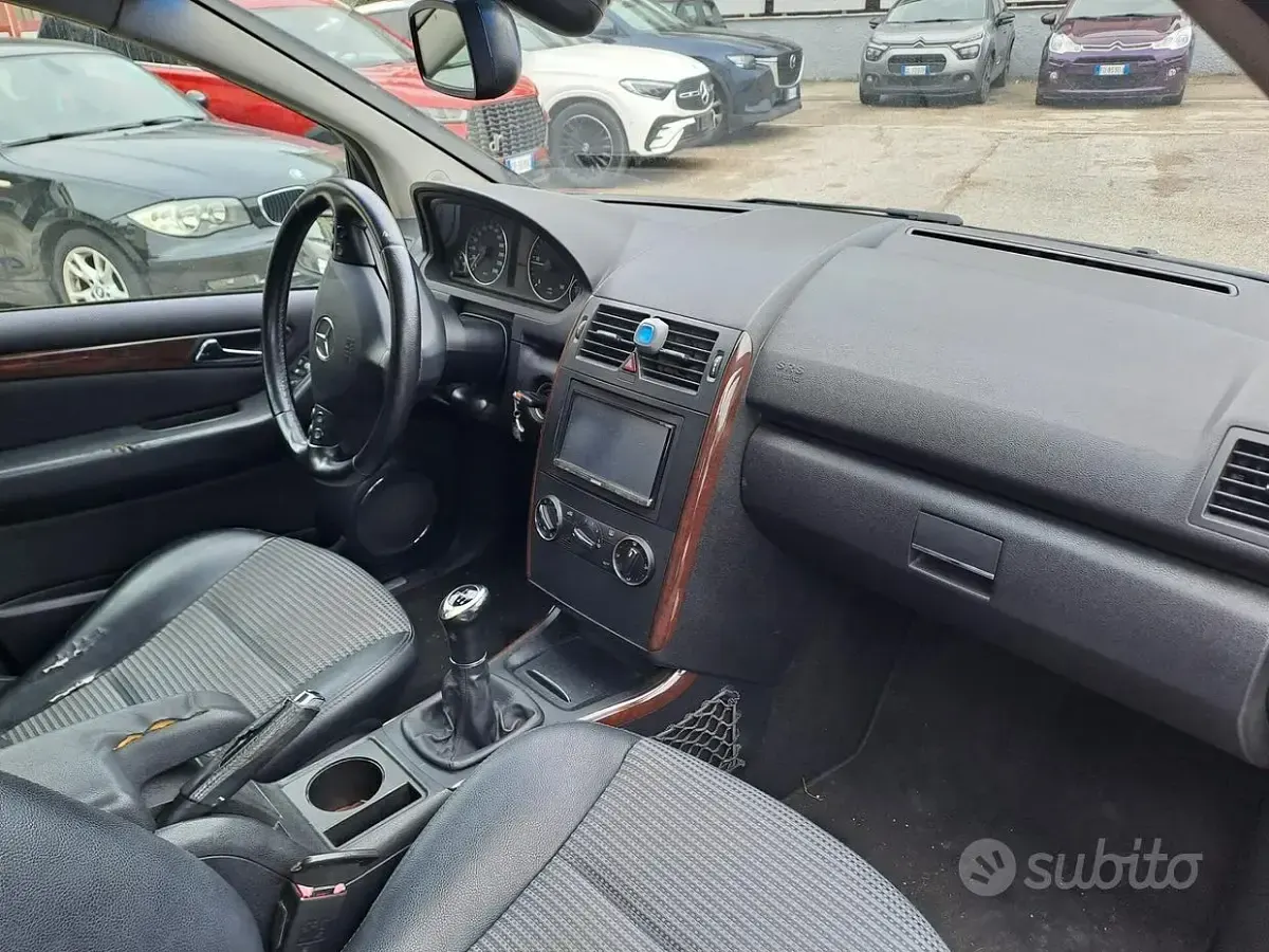 Begagnad Mercedes A180 Elegance 109 HK (80 kW) 2005 Svart Sedan