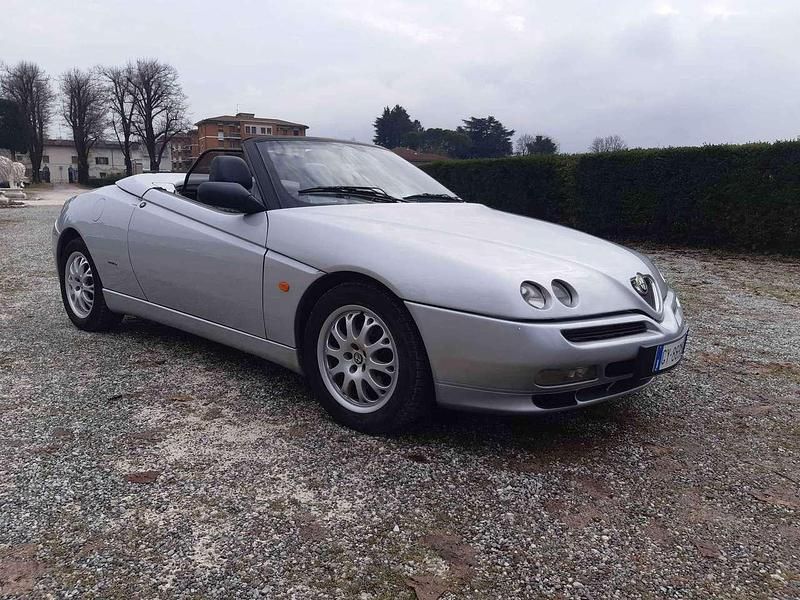 Usata Alfa Romeo Spider Lusso 192 CV (141 kW) 2000 Argento Cabrio