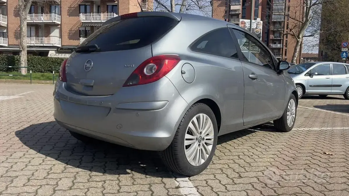 Usata Opel Corsa 75 CV (55 kW) 2014 Grigio Utilitaria