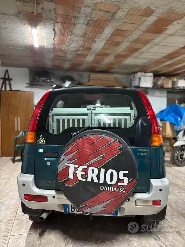 Usata Daihatsu Terios 83 CV (61 kW) 1999 Verde SUV