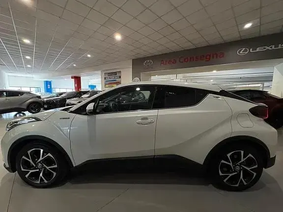 Usata Toyota C-HR Comfort 152 CV (111 kW) 2021 Pearl white SUV