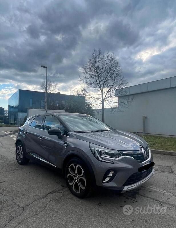 Grigio Usata 2022 Renault Captur SUV | 18.500 € (Buon prezzo) - Immagine 1/4