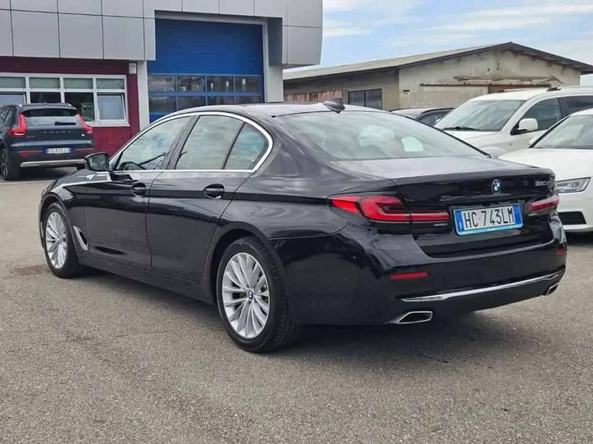 Usata BMW 520 Luxury Line 190 CV (139 kW) 2021 Blu/azzurro Berlina