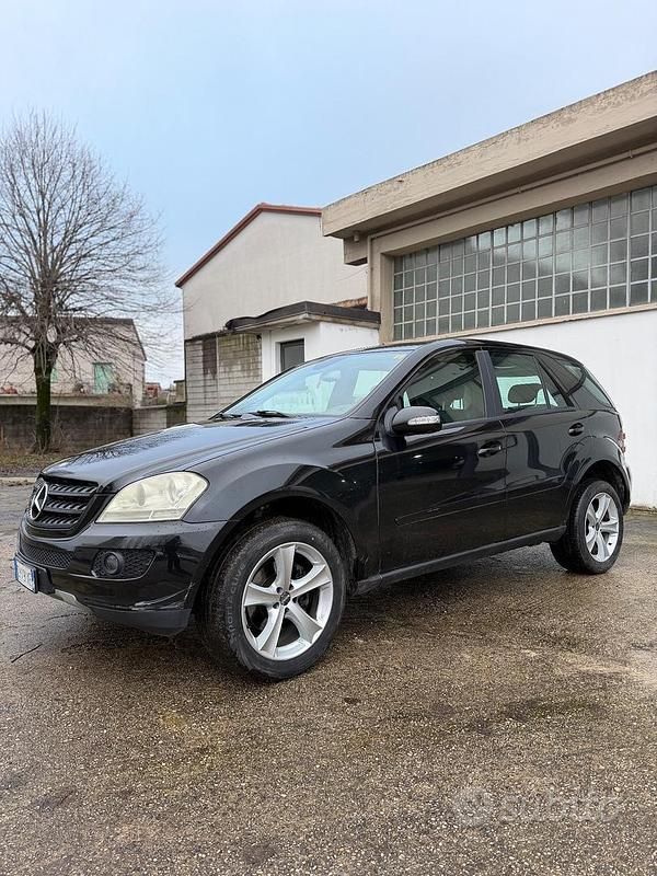 Usata Mercedes ML320 224 CV (164 kW) 2006 Nero SUV