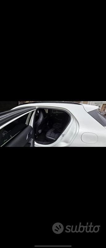 Usata Mercedes GLA200 136 CV (100 kW) 2016 Bianco SUV
