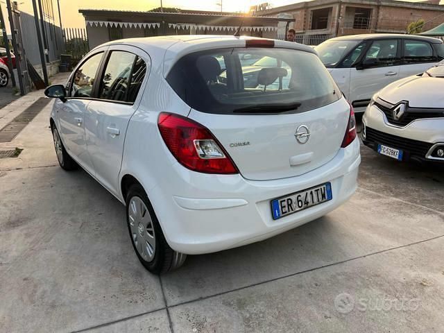 Usata Opel Corsa 86 CV (63 kW) 2013 Bianco Berlina