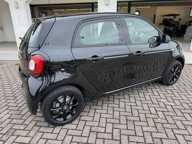 Usata Smart ForFour 71 CV (52 kW) 2020 Nero Utilitaria