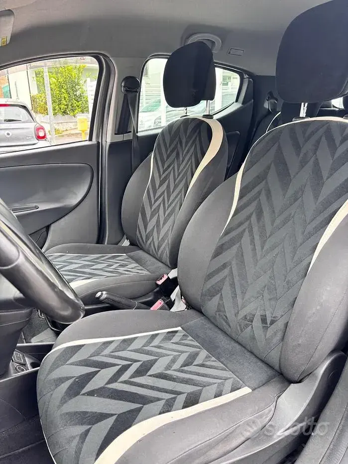 Usata Lancia Ypsilon S 95 CV (69 kW) 2016 Grigio Utilitaria