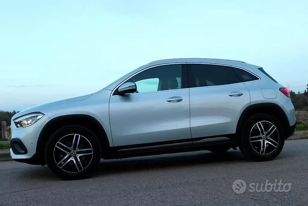 Usata Mercedes GLA200 150 CV (110 kW) 2021 Grigio SUV