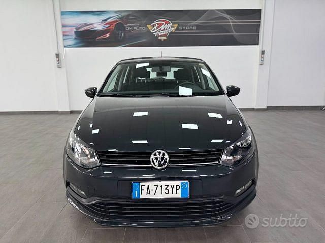 Usata VW Polo Trendline 75 CV (55 kW) 2015 Grigio scuro Berlina