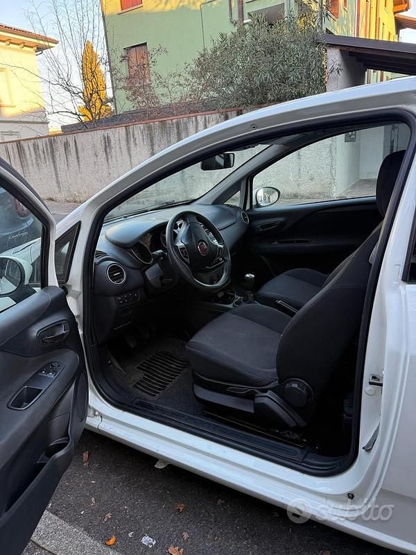 Usata Fiat Punto 75 CV (55 kW) 2014 Bianco Utilitaria