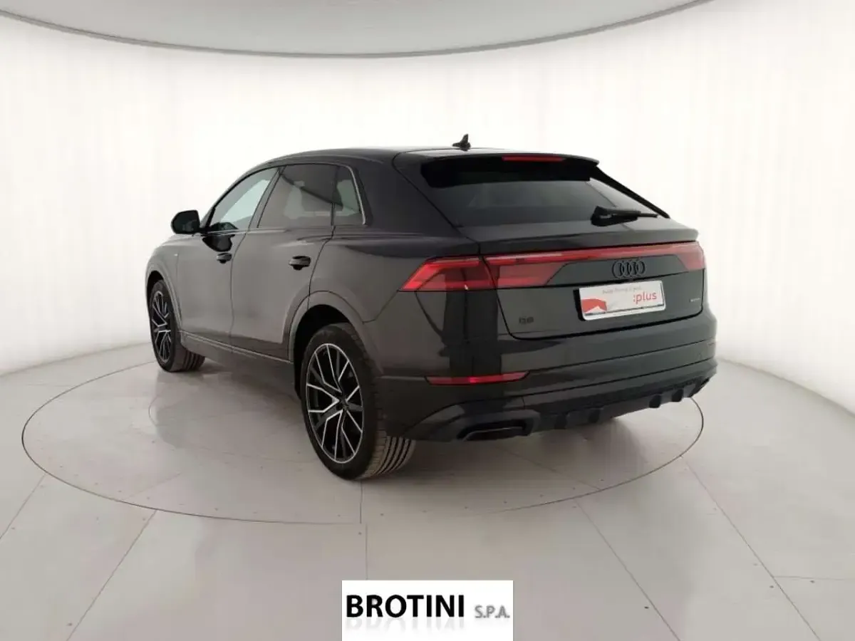 Usata Audi Q8 S-Line 286 CV (210 kW) 2025 Nero SUV