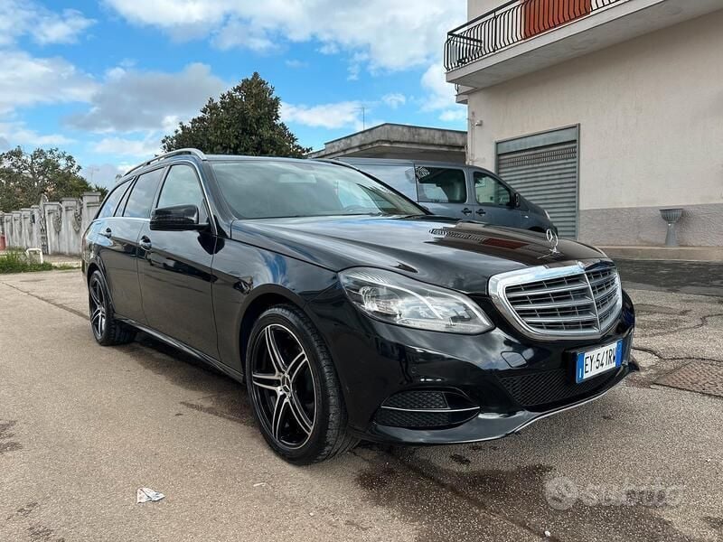 Usata Mercedes E200 136 CV (100 kW) 2015 Nero Station wagon