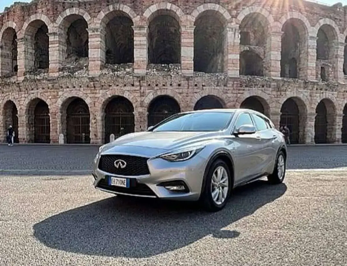 Usata Infiniti Q30 Premium 170 CV (125 kW) 2016 Argento Berlina