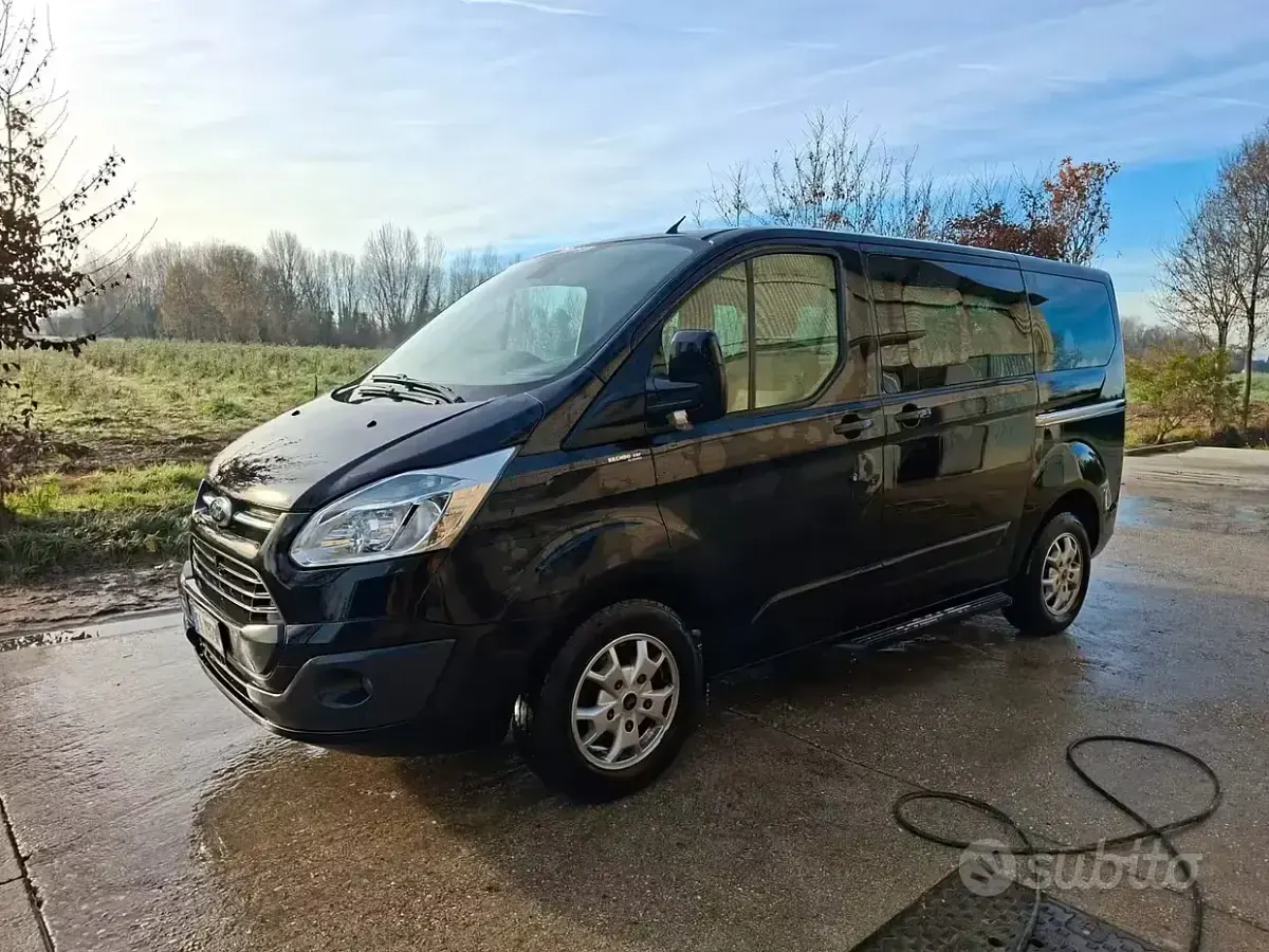 Usata Ford Tourneo 125 CV (91 kW) 2015 Nero Monovolume