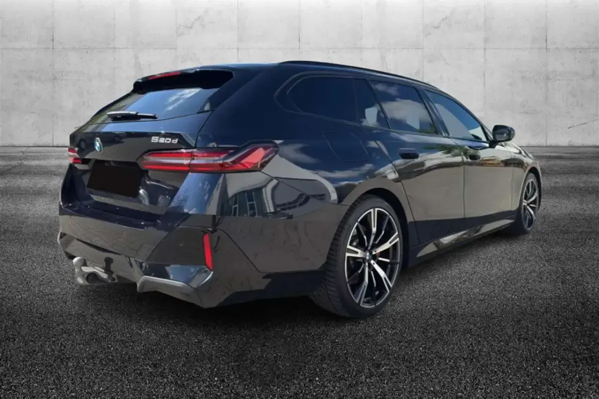 Usata BMW 520 M Sport 197 CV (144 kW) 2025 Nero Station wagon