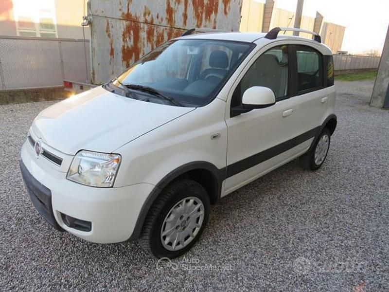Usata Fiat Panda 4x4 Climbing 69 CV (50 kW) 2010 Bianco Utilitaria