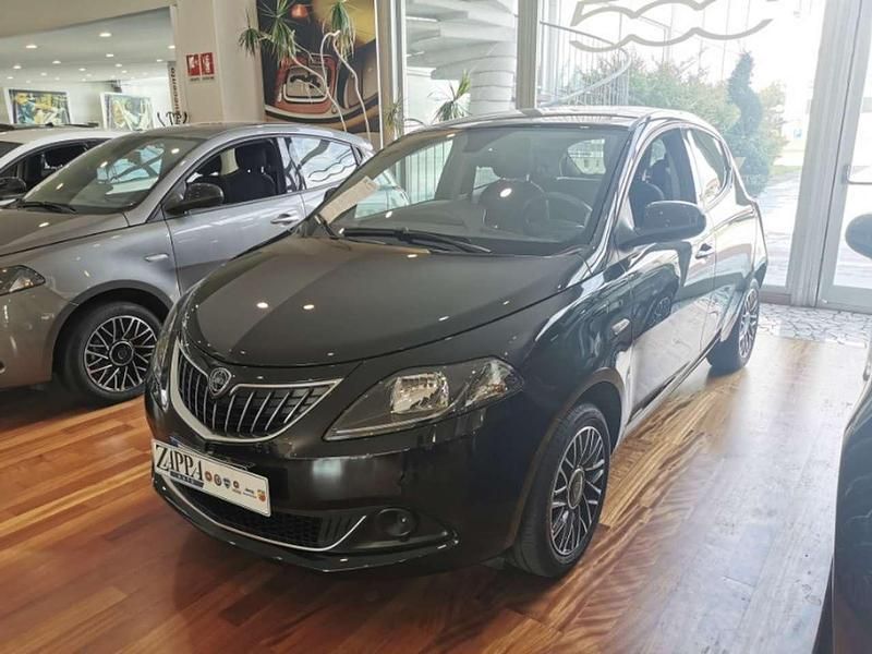 Nero Usata 2024 Lancia Ypsilon S Due volumi | 16.500 € (Molto cara) - Immagine 1/4