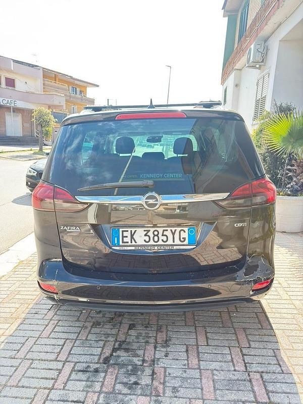 Usata Opel Zafira Tourer 131 CV (96 kW) 2011 Nero Monovolume