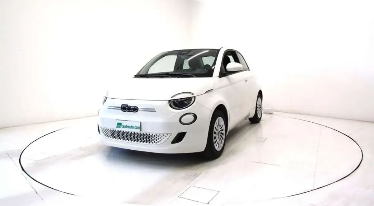 Usata Fiat 500e Action 42 kW (58 CV) 2023 Bianco Utilitaria