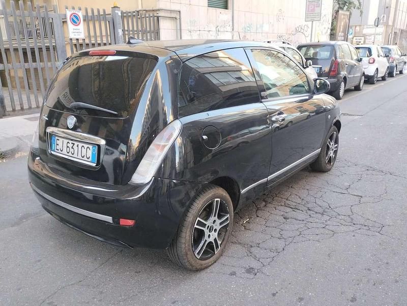 Usata Lancia Ypsilon 75 CV (55 kW) 2011 Nero Utilitaria