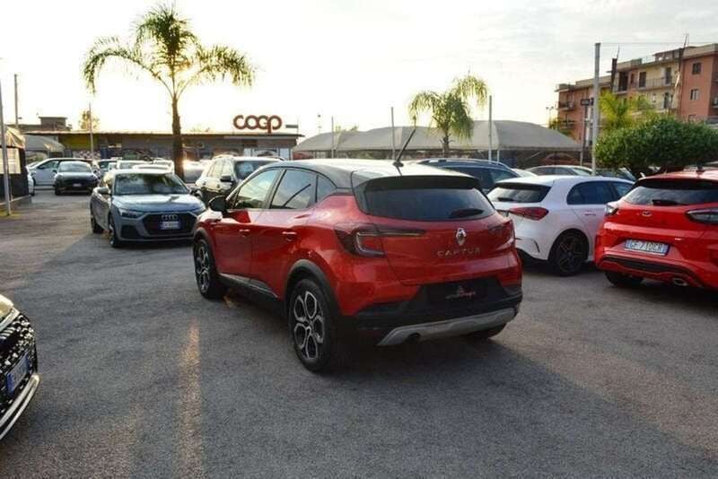 Usata Renault Captur Intens 101 CV (74 kW) 2020 Rosso metallizzato SUV