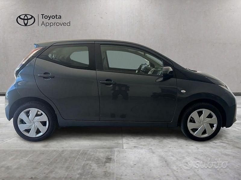 Usata Toyota Aygo X-play 69 CV (50 kW) 2017 Grigio Utilitaria