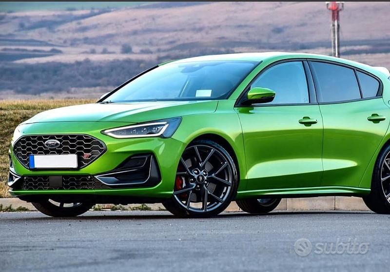 Usata Ford Focus ST 280 CV (205 kW) 2022 Verde Berlina