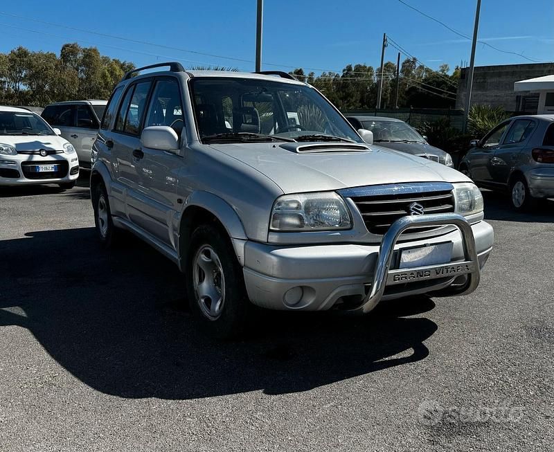 Usata Suzuki Grand Vitara 109 CV (80 kW) 2001 Grigio SUV