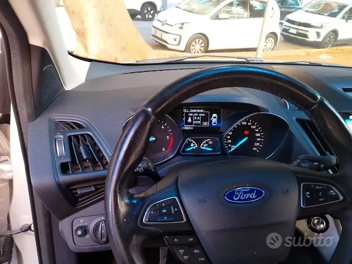 Usata Ford Kuga 120 CV (88 kW) 2017 Grigio SUV
