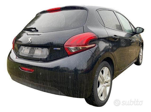 Usata Peugeot 208 Style 82 CV (60 kW) 2017 Nero Utilitaria