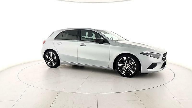 Usata Mercedes A200 Advanced 150 CV (110 kW) 2024 Argento Utilitaria