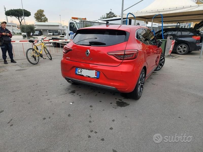 Usata Renault Clio V Techno 100 CV (73 kW) 2023 Rosso Utilitaria