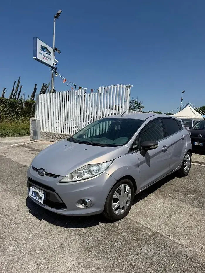Usata Ford Fiesta Titanium 92 CV (67 kW) 2011 Blu Berlina