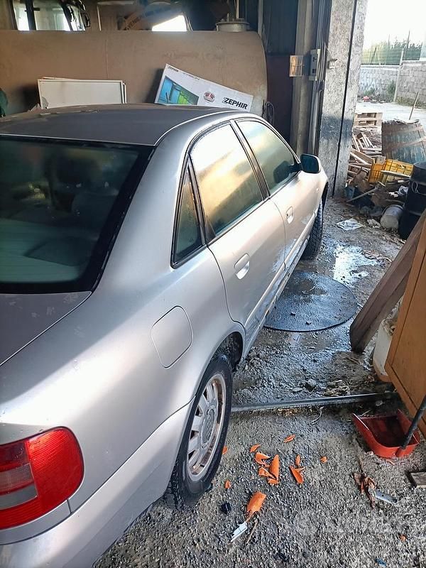 Usata Audi A4 115 CV (84 kW) 1999 Grigio Berlina